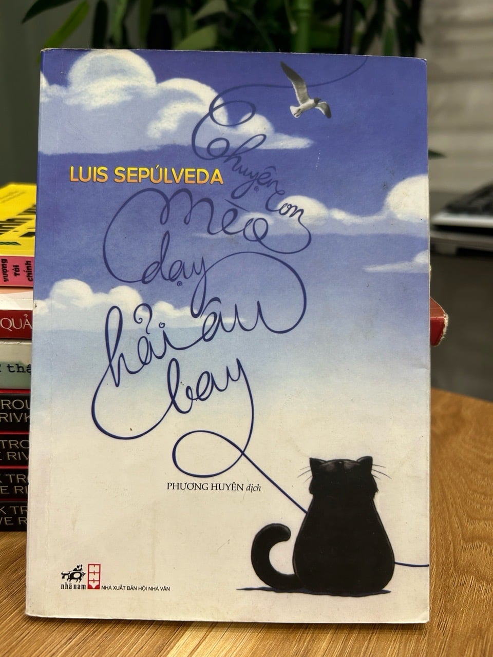 Chuyện Con Mèo Dạy Hải Âu Bay – Luis Sepúlveda
