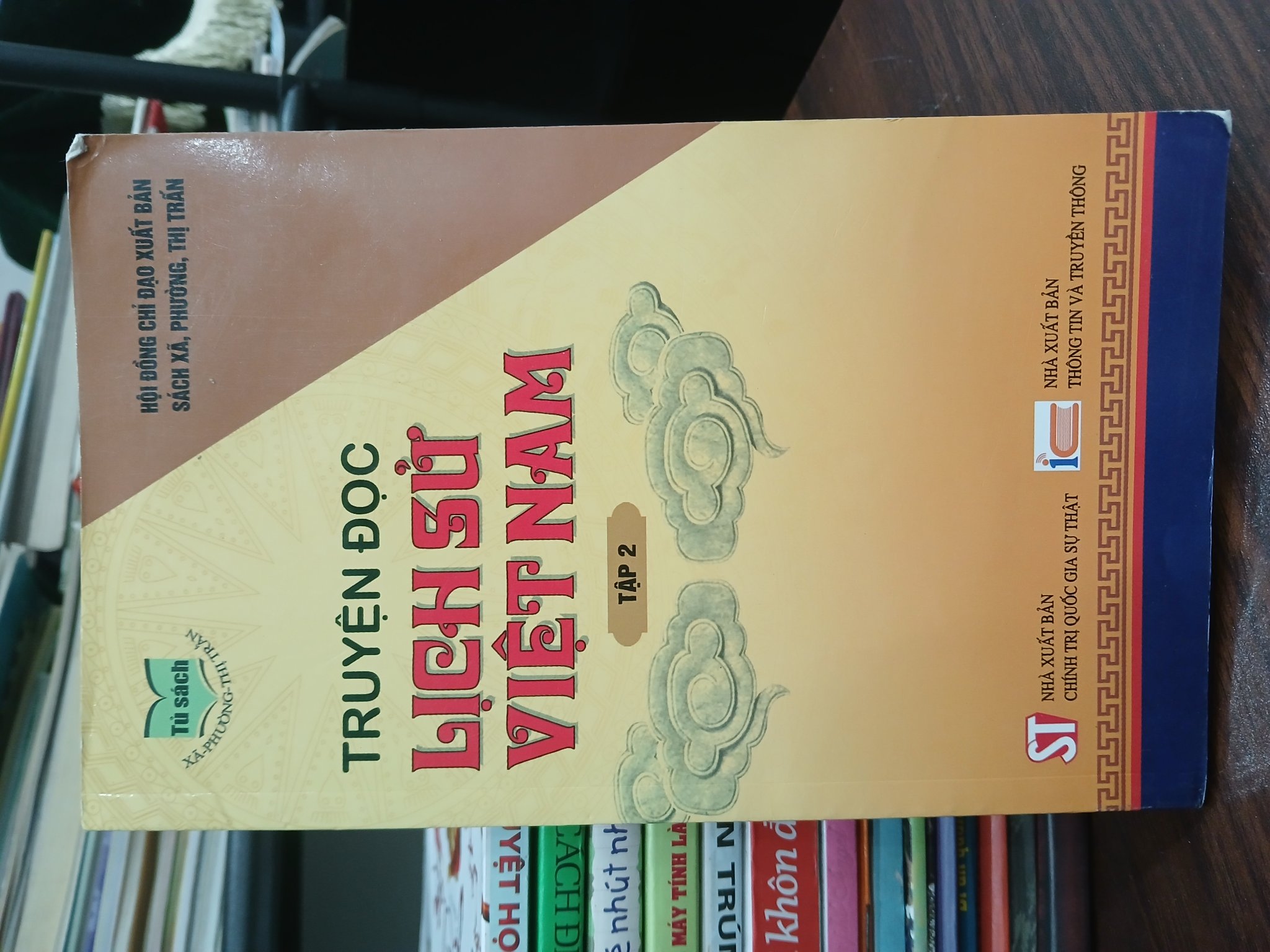 Truyện đọc lịch sử Việt Nam – Tập 2 — GS. Đinh Xuân Lâm chủ biên