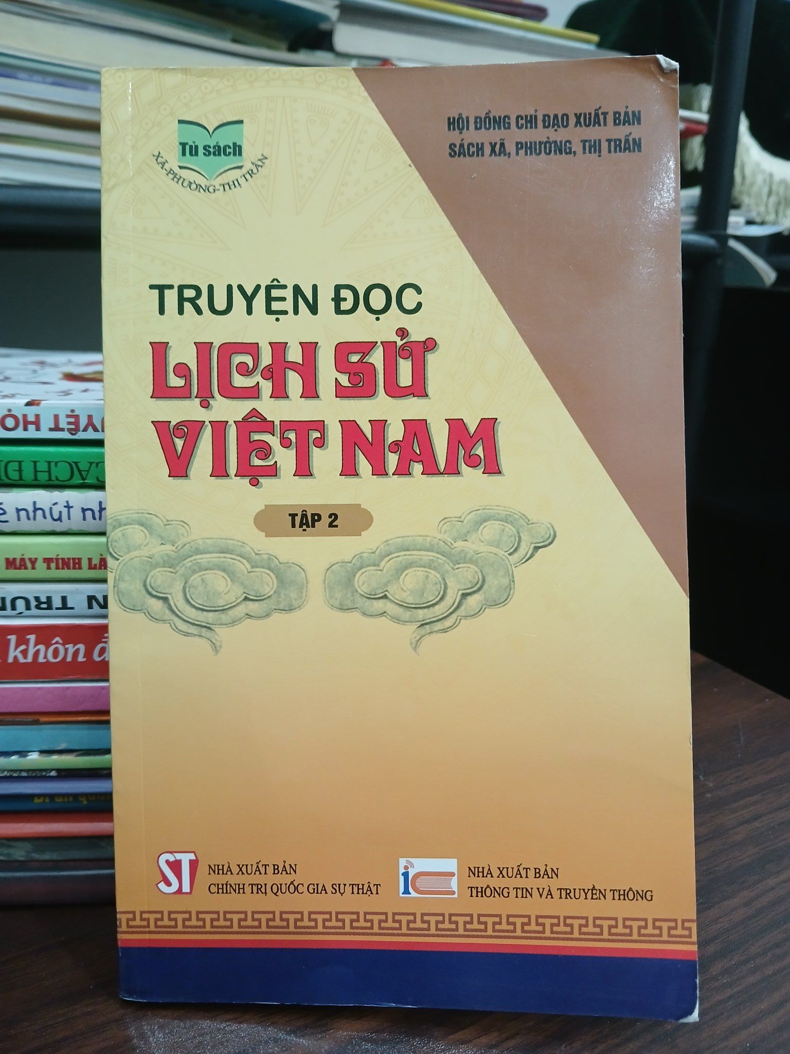 Truyện đọc lịch sử Việt Nam – Tập 2 — GS. Đinh Xuân Lâm chủ biên