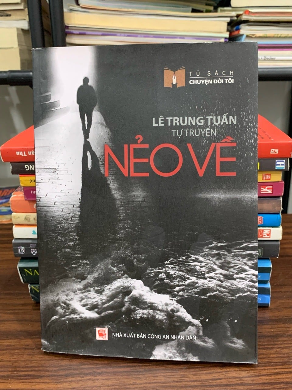 Nẻo về (Tự truyện) — Lê Trung Tuấn