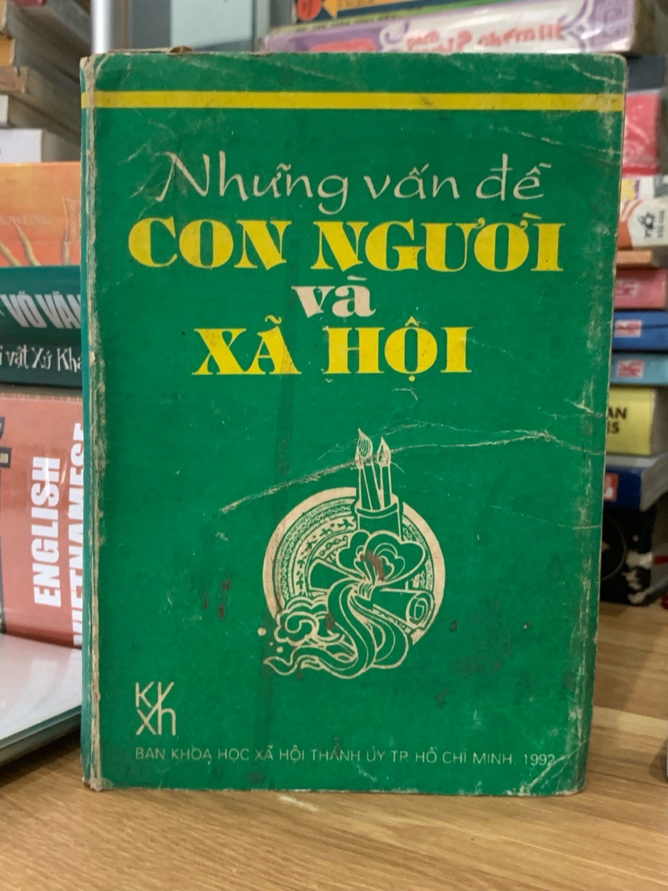 Những vấn đề con người và xã hội