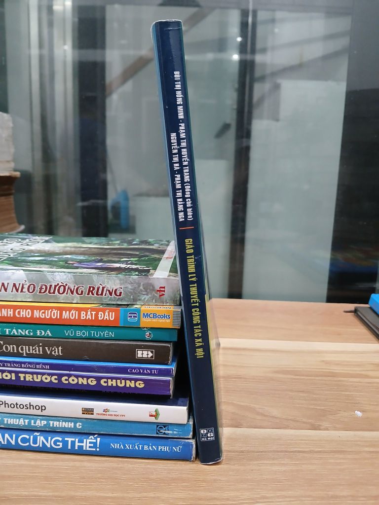 Giáo trình Lý thuyết công tác xã hội – Bùi Thị Hồng Ninh, Phạm Thị Huyền Trang - Ảnh thực tế 3