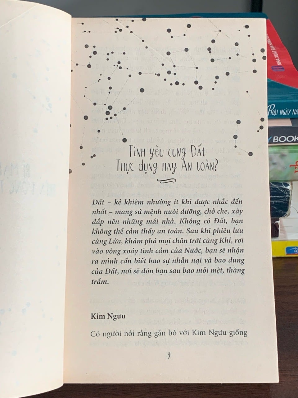 Lạc nhau giữa ngân hà – Nhóm Hit Lovedia (Asbooks)