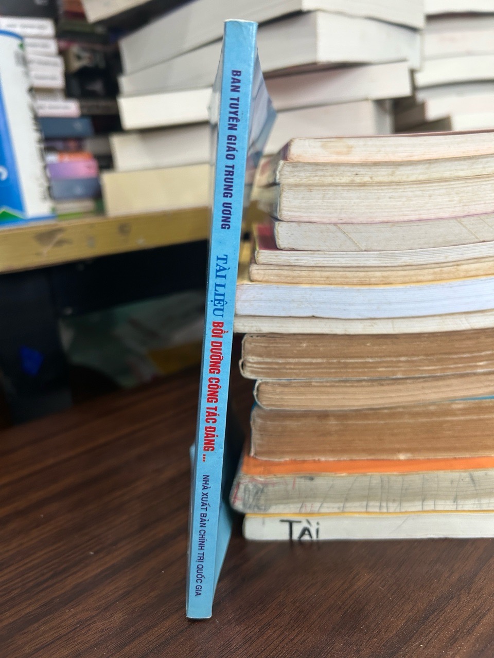 Tài liệu bồi dưỡng công tác đảng cho bí thư chi bộ và cấp ủy viên cơ sở -NXB Chính Trị quốc gia