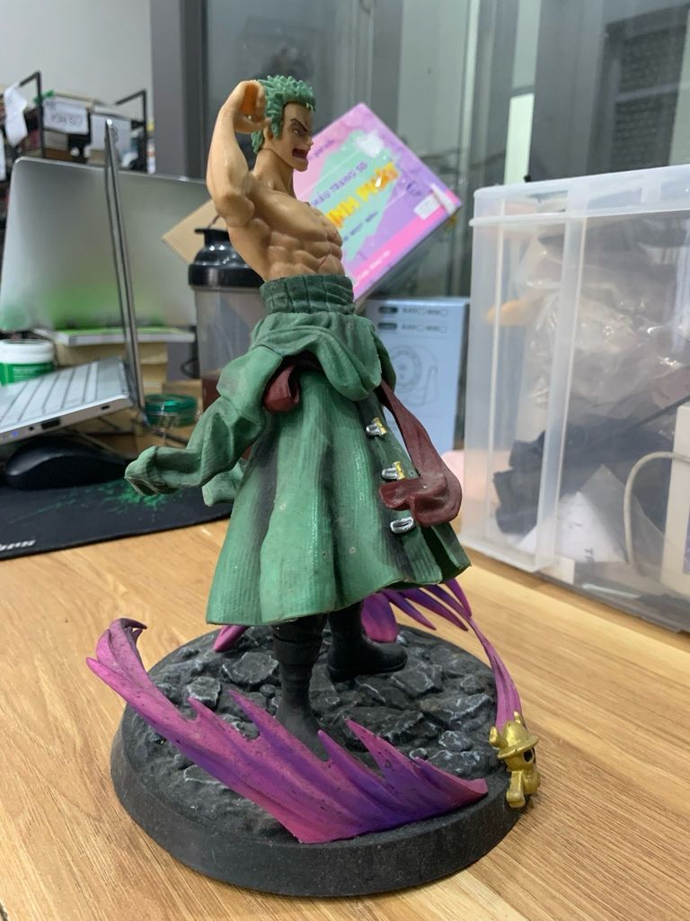 Mô Hình Roronoa Zoro One Piece Cao 28cm - Tái Hiện Chi Tiết Nhân Vật Kiếm Sĩ - Ảnh chụp thực tế