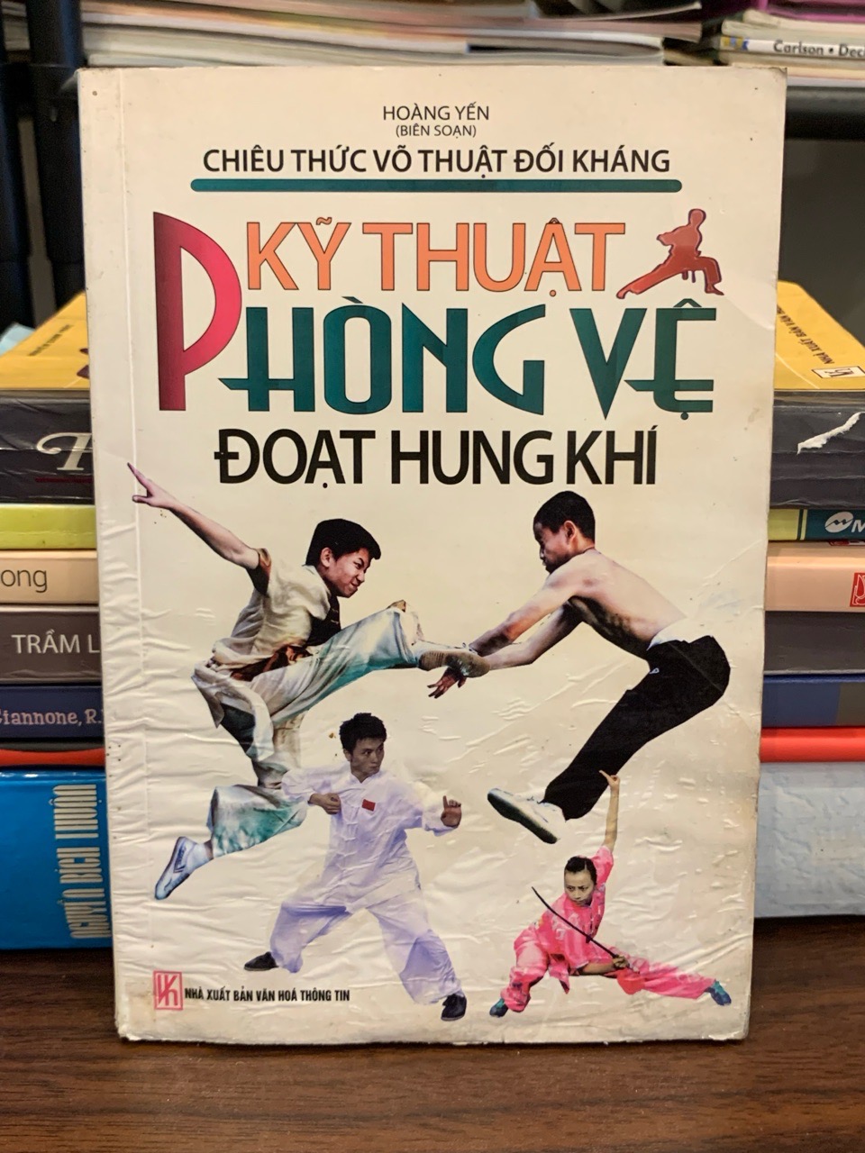 Kỹ thuật phòng vệ đoạt hung khí – Hoàng Yến (biên soạn)