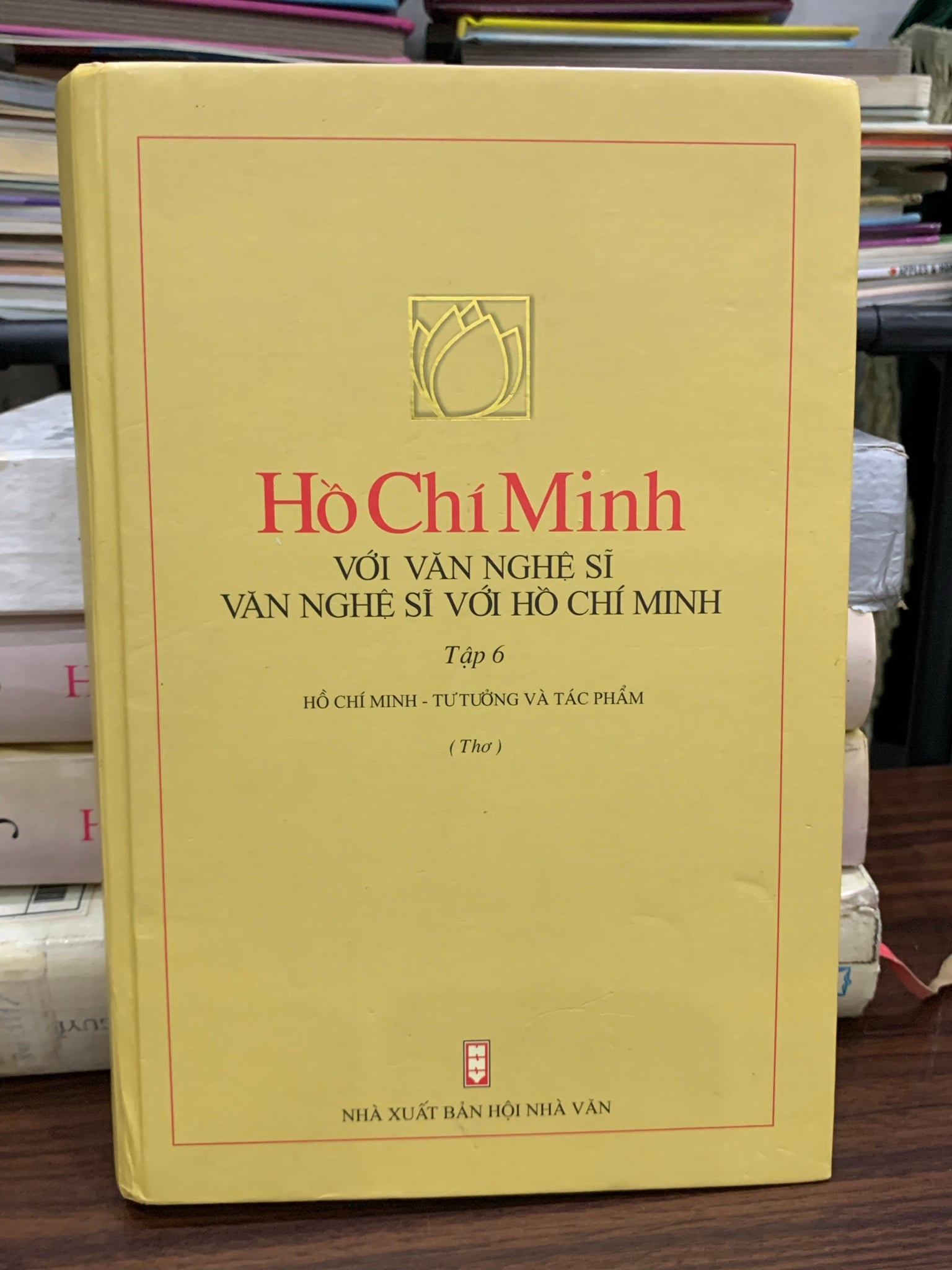 Hồ Chí Minh với văn nghệ sĩ – Văn nghệ sĩ với Hồ Chí Minh (Tập 6) – (NXB Lao Động)