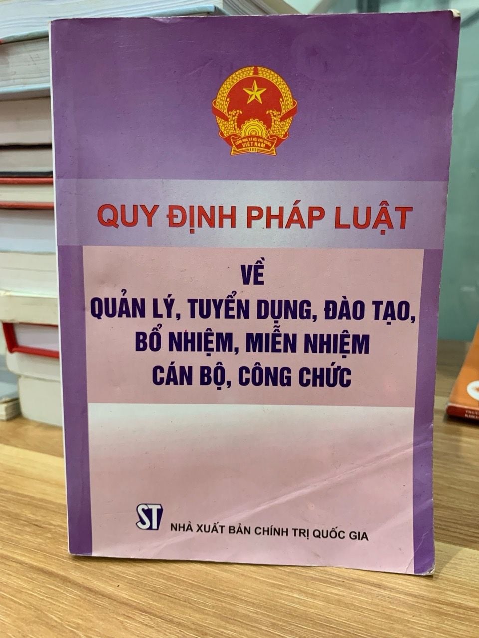 quy định pháp luật về quản lý tuyển dụng đào tạo bổ nhiệm miễn nhiệm cán bộ công chức-NXB Chính trị quốc gia