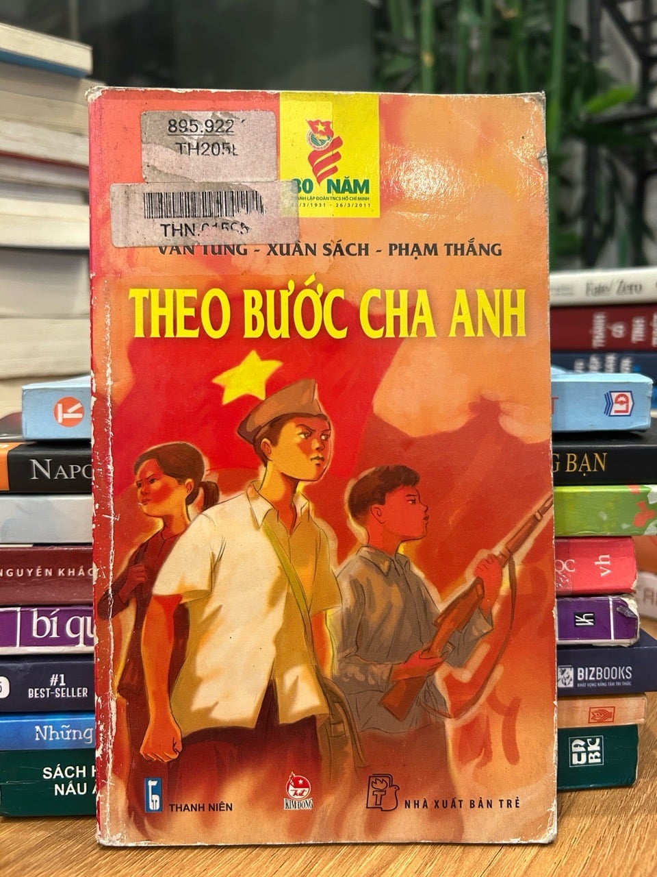 Theo bước cha anh – Văn Tùng, Xuân Sách, Phạm Thắng