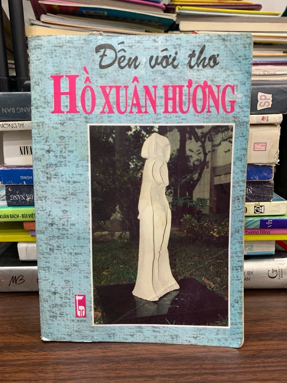 đến với thơ Hồ Xuân Hương – Nhà xuất bản Thanh Niên