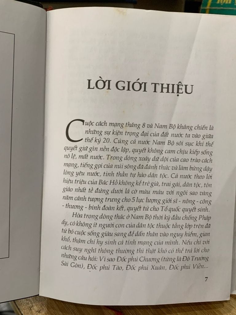 Đêm trắng của Đức Giáo Tông -Trầm Hương - Ảnh thực tế 4