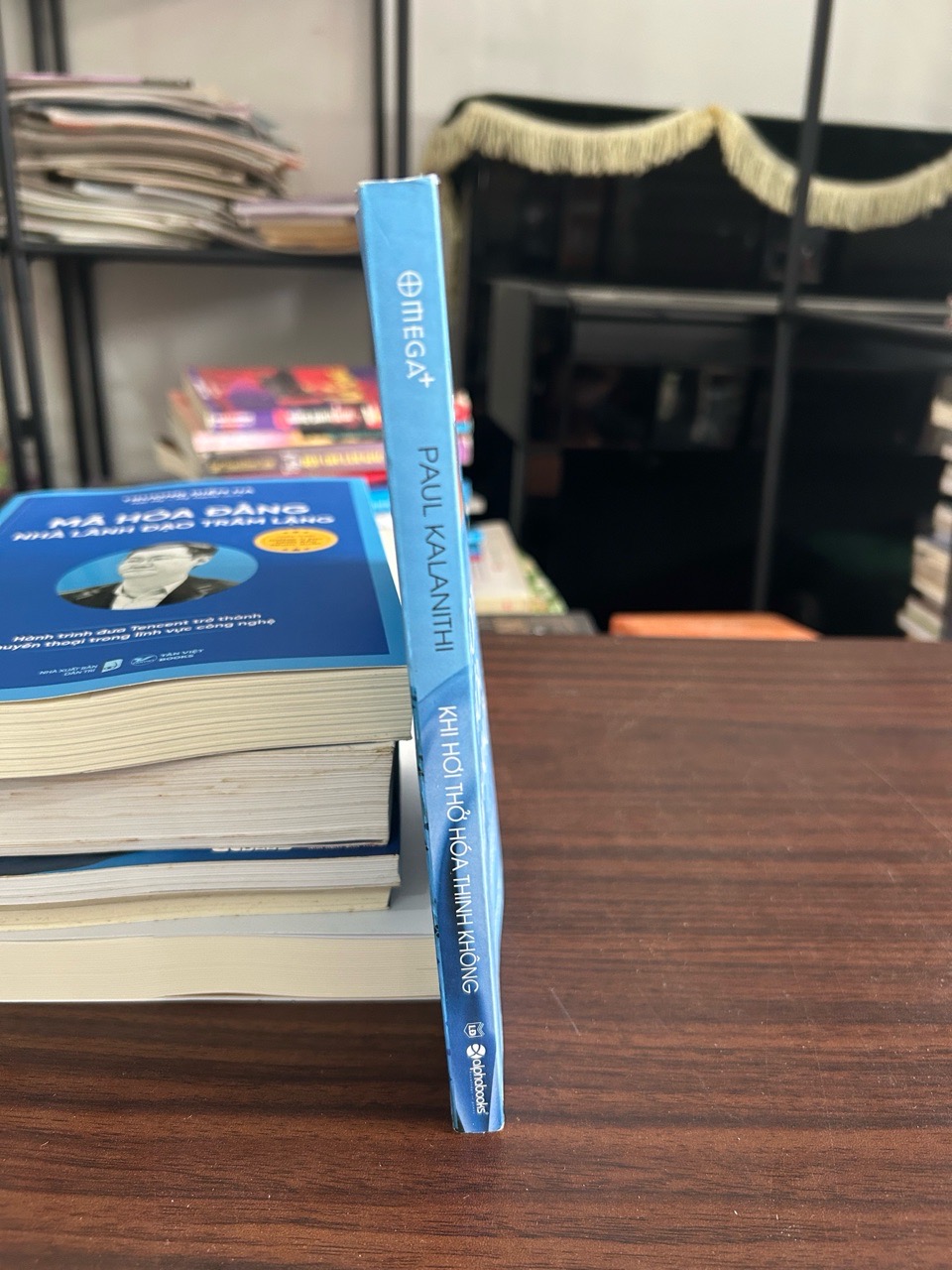 Ảnh sách Khi hơi thở hóa thinh không- Paul Kalanithi