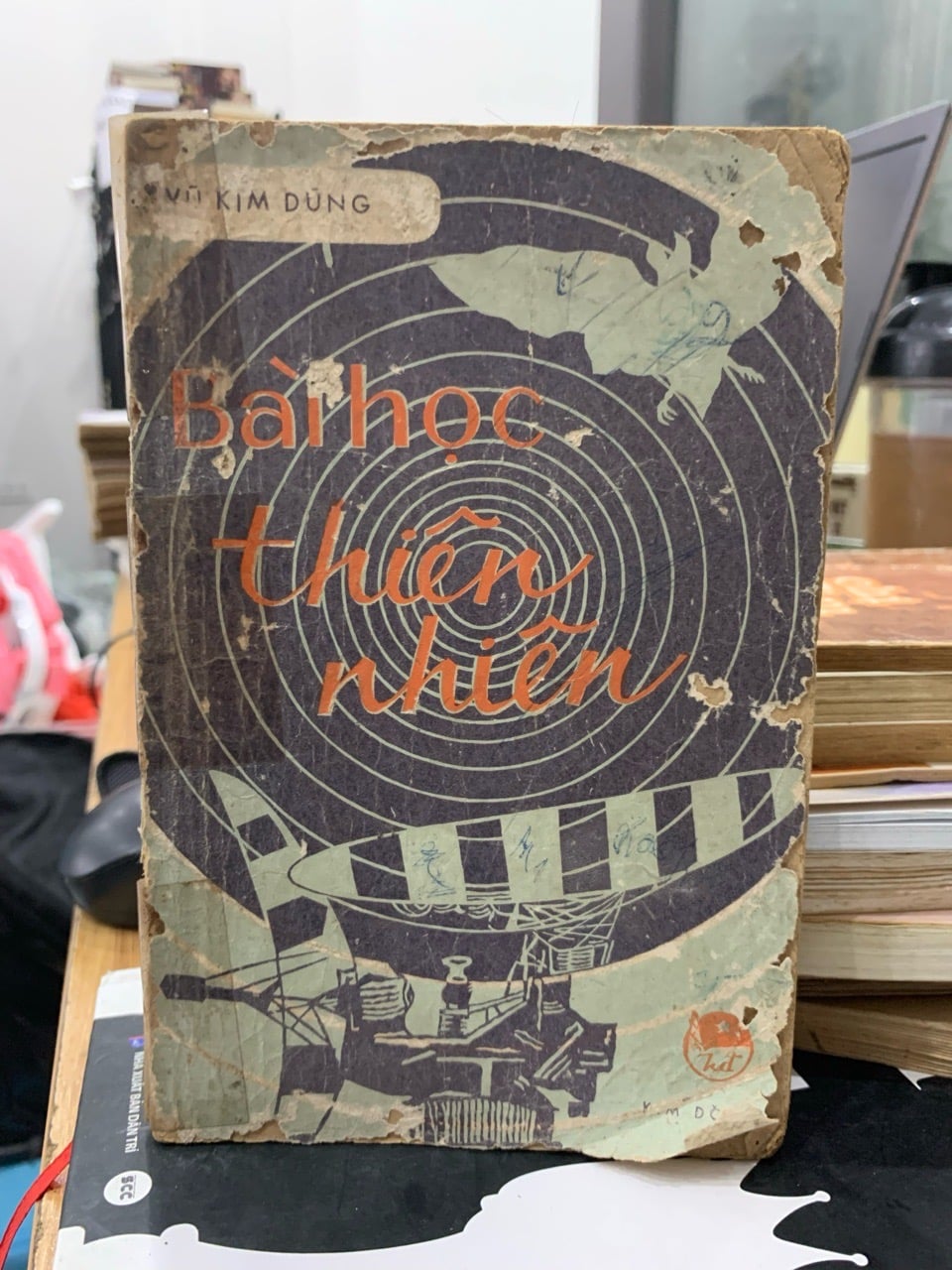 Bài Học Thiên Nhiên - Những Chiêm Nghiệm Sâu Sắc Từ Thế Giới Tự Nhiên của Vũ Kim Dung