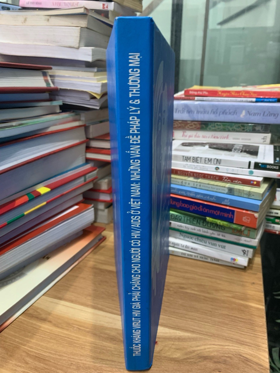 Thuốc kháng virut HIV , chăng cho người có HIV/AIDS ở Việt Nam những vấn đề pháp lý và thương mại