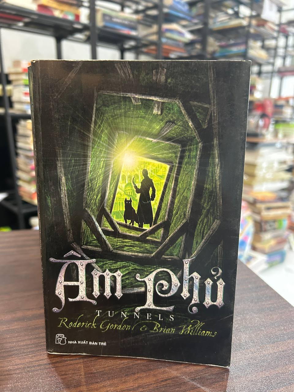 Âm Phủ (Tunnels) - Roderick Gordon & Brian Williams
