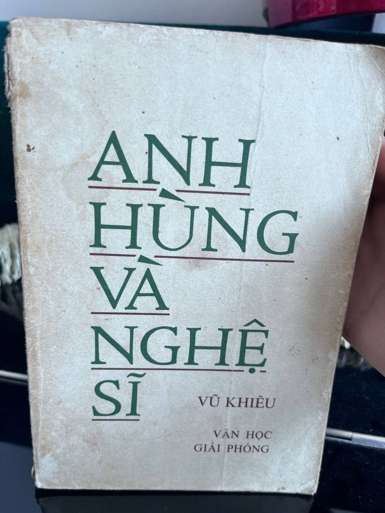 Anh Hùng Và Nghệ Sĩ - Vũ Khiêu