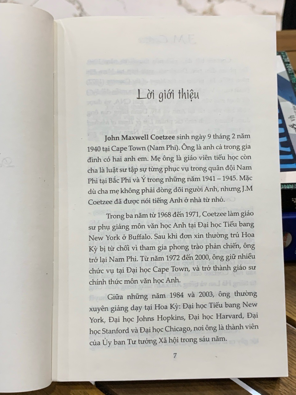 Đợi bọn mọi -J.M.Coetzee