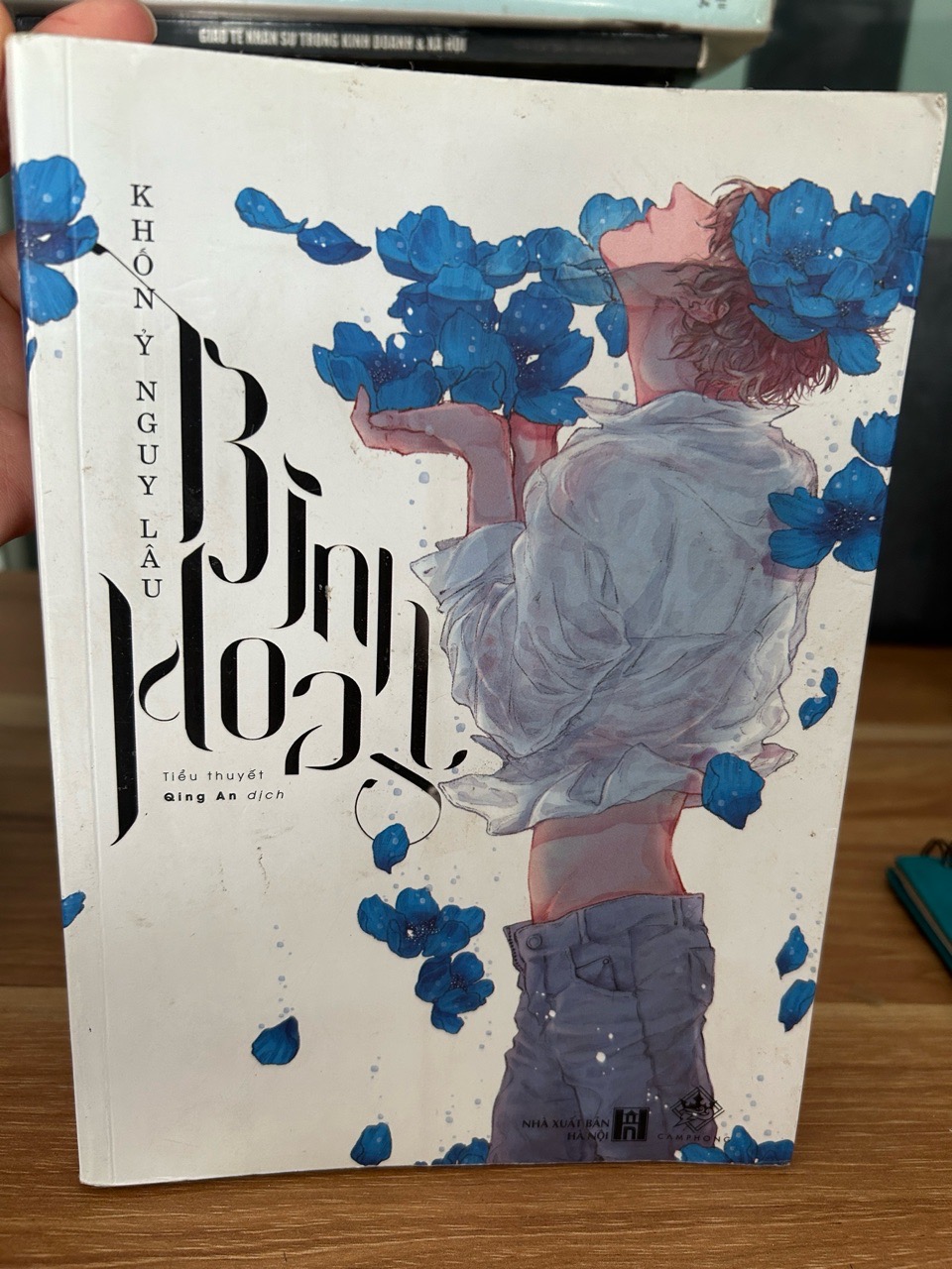 Bình hoa- Khôn Ỷ Nguy Lâu