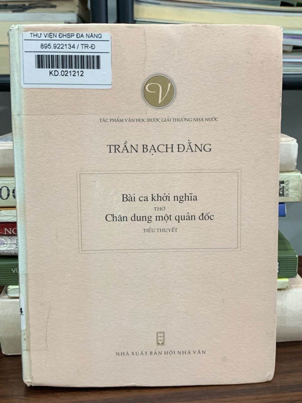 Bài ca khởi nghĩa thơ Chân dung một quản đốc – Trần Bạch Đằng