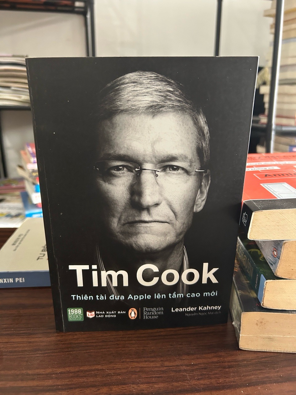 Tim Cook thiên tài đưa Apple lên tầm cao mới- Leander Kahney