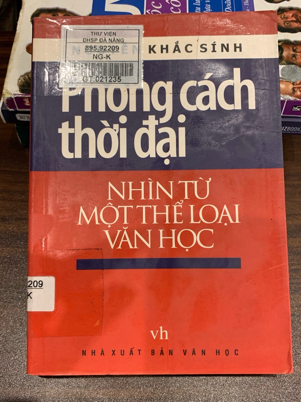 Phong cách thời đại – Nhìn từ một thể loại văn học – Khắc Sính