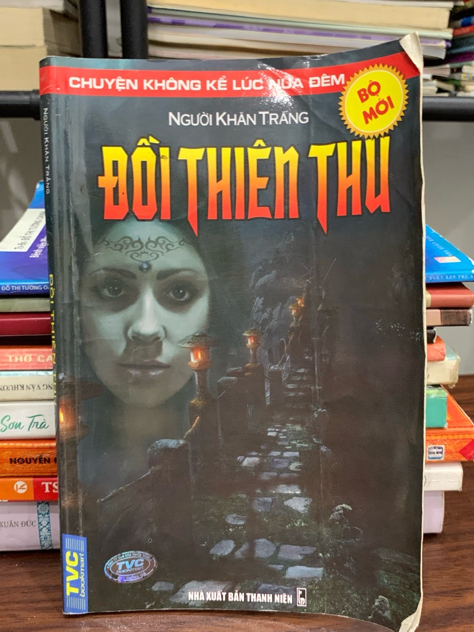 Đồi thiên thu – Người khăn trắng