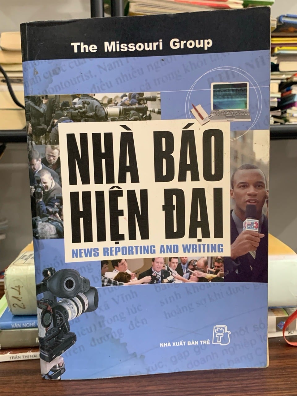 Nhà báo hiện đại – News Reporting and Writing – The Missouri Group