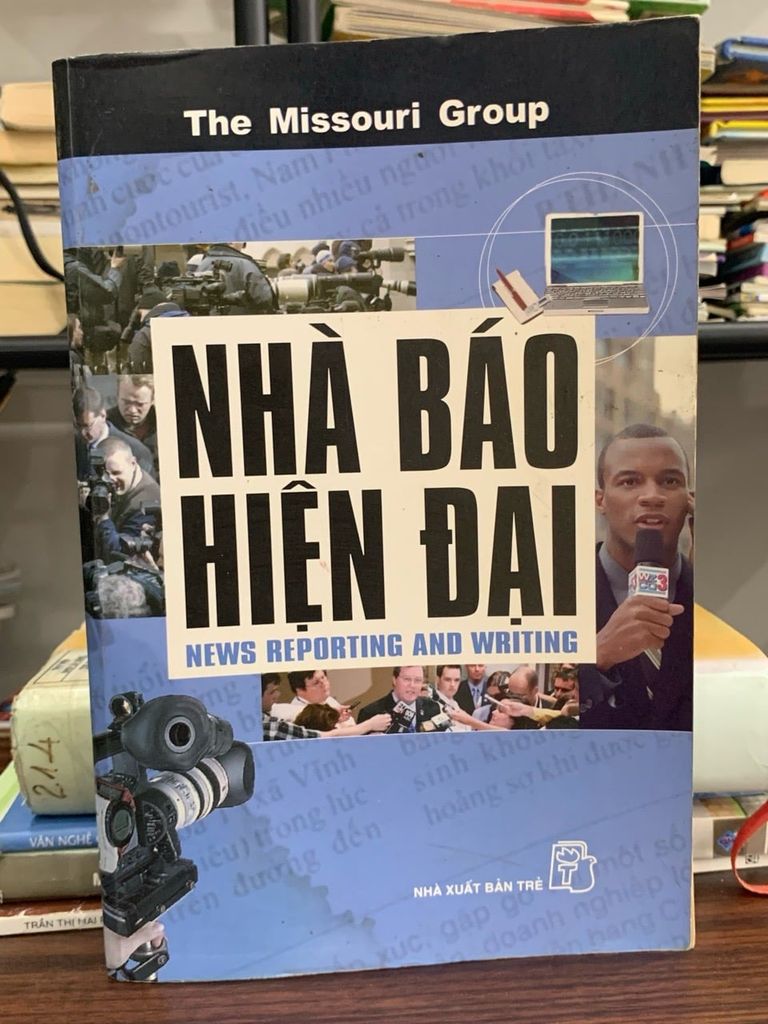 Nhà báo hiện đại – News Reporting and Writing – The Missouri Group