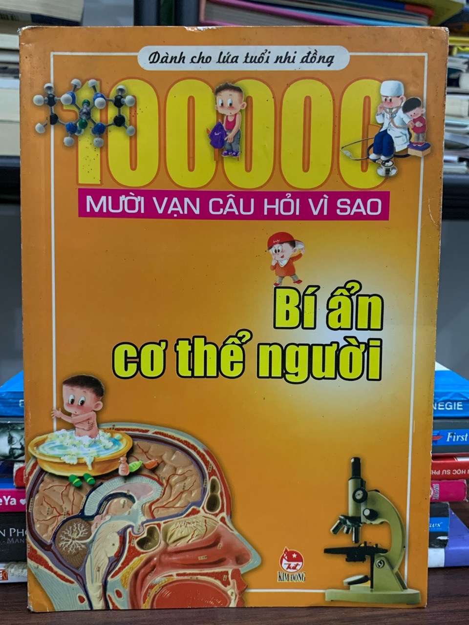 Mười vạn câu hỏi vì sao: Bí ẩn cơ thể người- NXB Kim Đồng