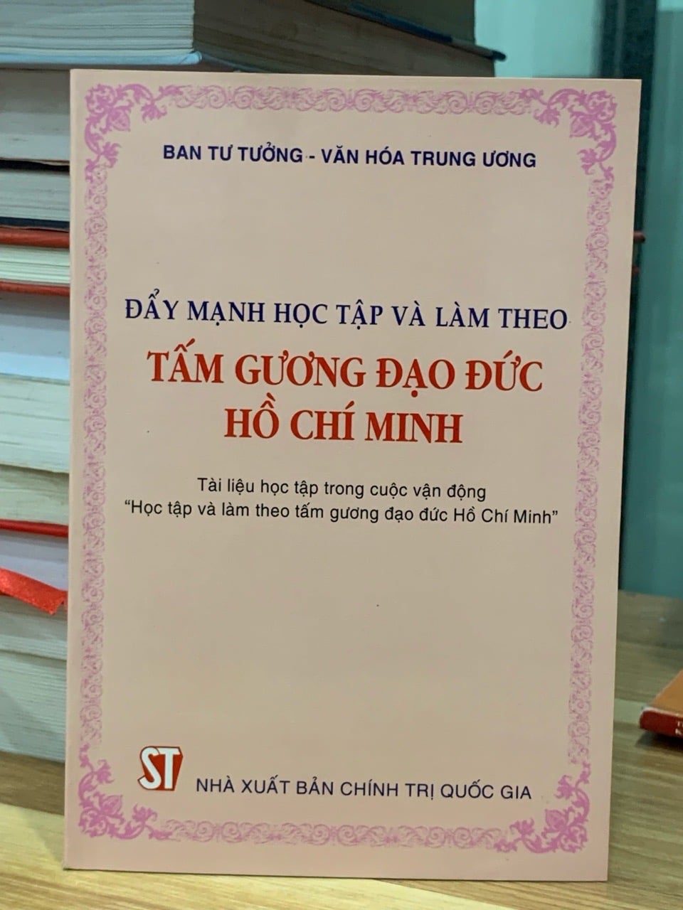 Đẩy mạnh học tập và làm theo tấm gương đạo đức Hồ Chí Minh -NXB chính trị quốc gia