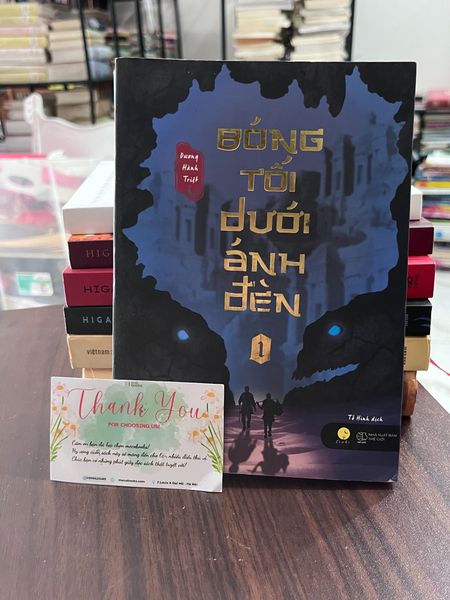 Bóng Tối Dưới Ánh Đèn I - Dương Hành Triệt