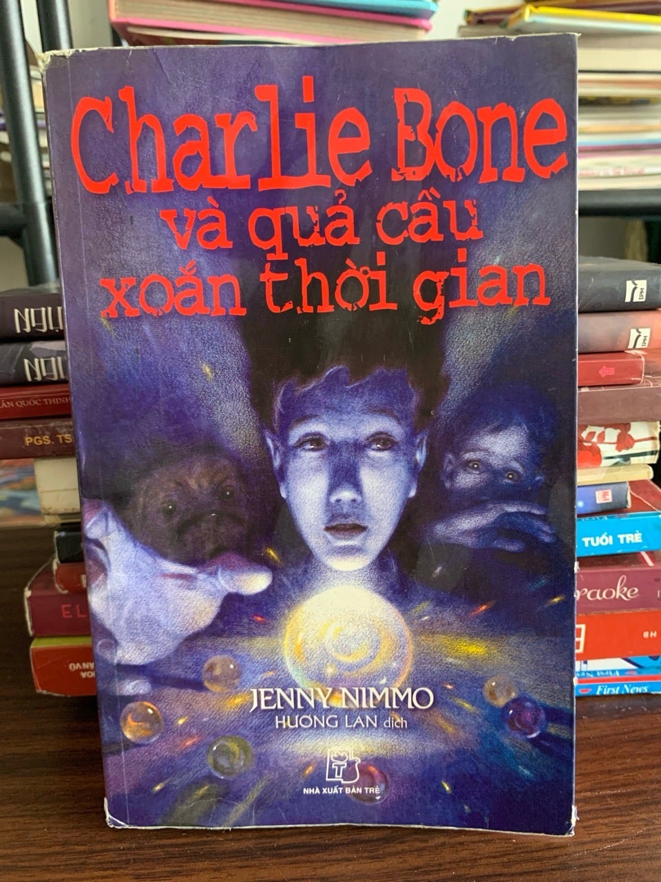 Charlie Bone và quả cầu xoắn thời gian – Jenny Nimmo (NXB Trẻ)
