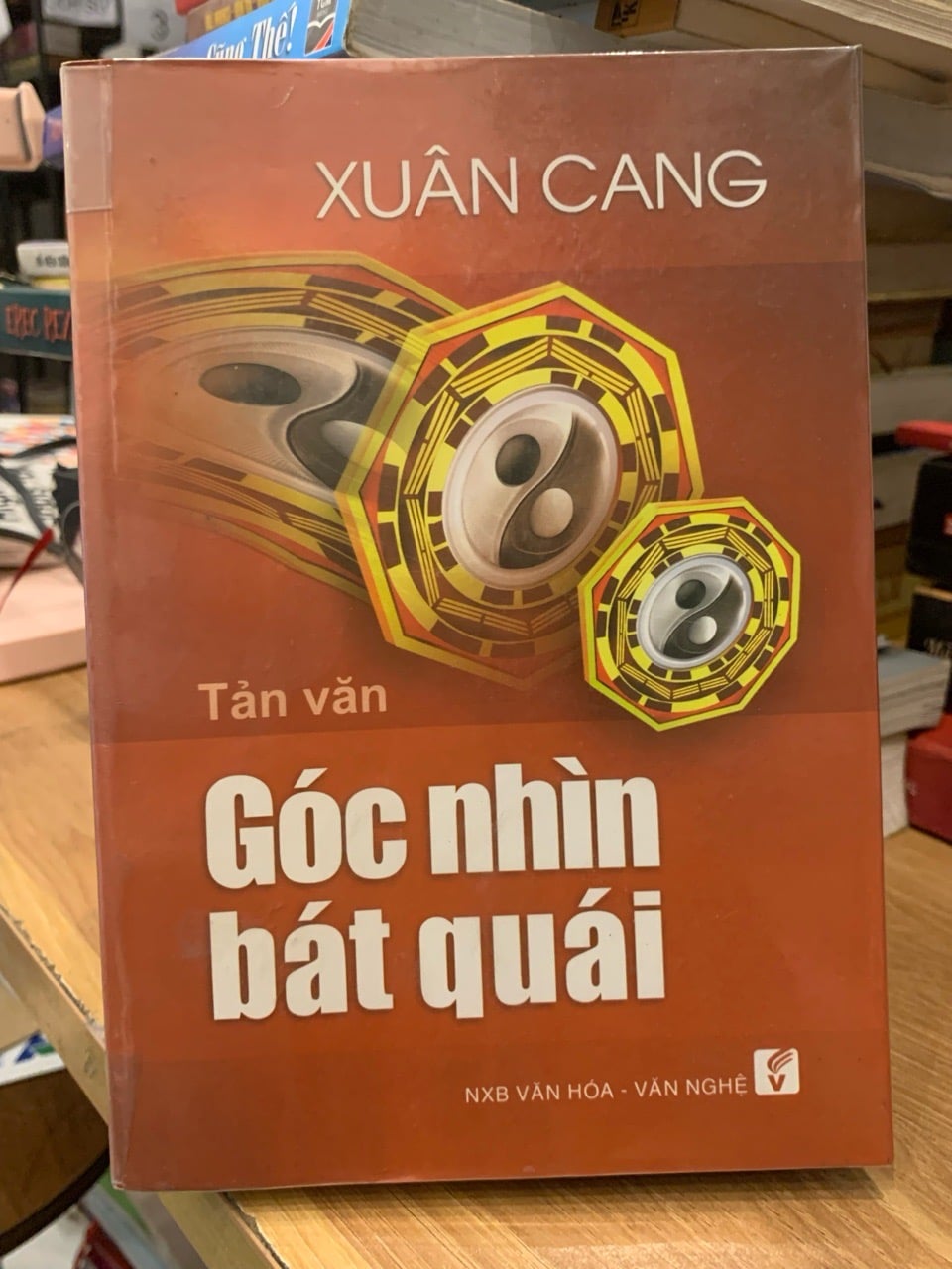 Góc nhìn bát quái -Xuân Giang