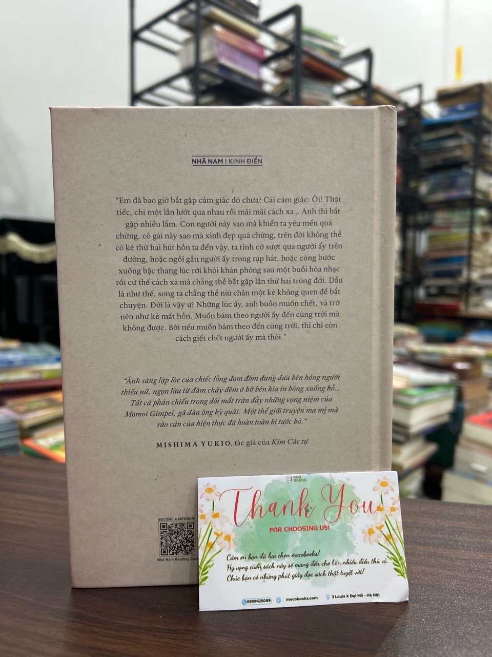 Chi tiết gáy và trang ruột sách Hồ- Kawabata Yasunari trên Mecobooks