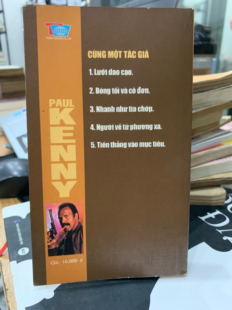 Bóng Tối và Cô Đơn: Tuyển Tập Nhiếp Ảnh Đầy Ám Ảnh Của Nhiếp Ảnh Gia Paul Kenny