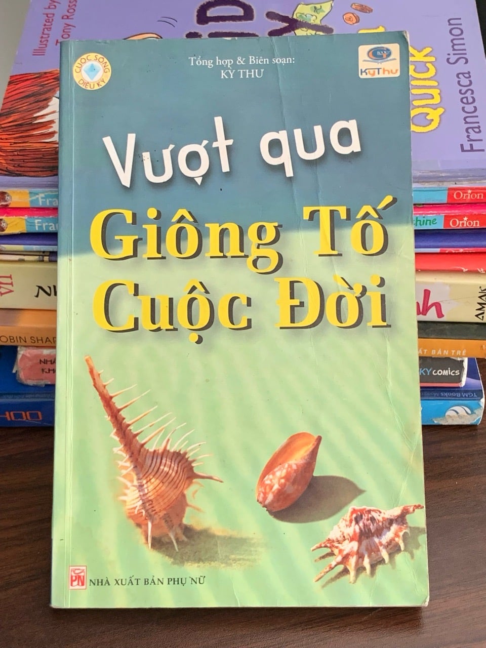 Vượt qua giông tố cuộc đời