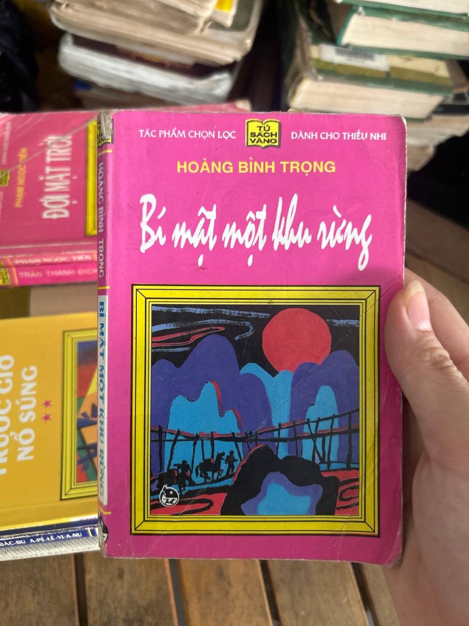Review và ảnh thực tế sách Bí Mật Một Khu Rừng - Hoàng Bình Trọng tại Mecobooks.com