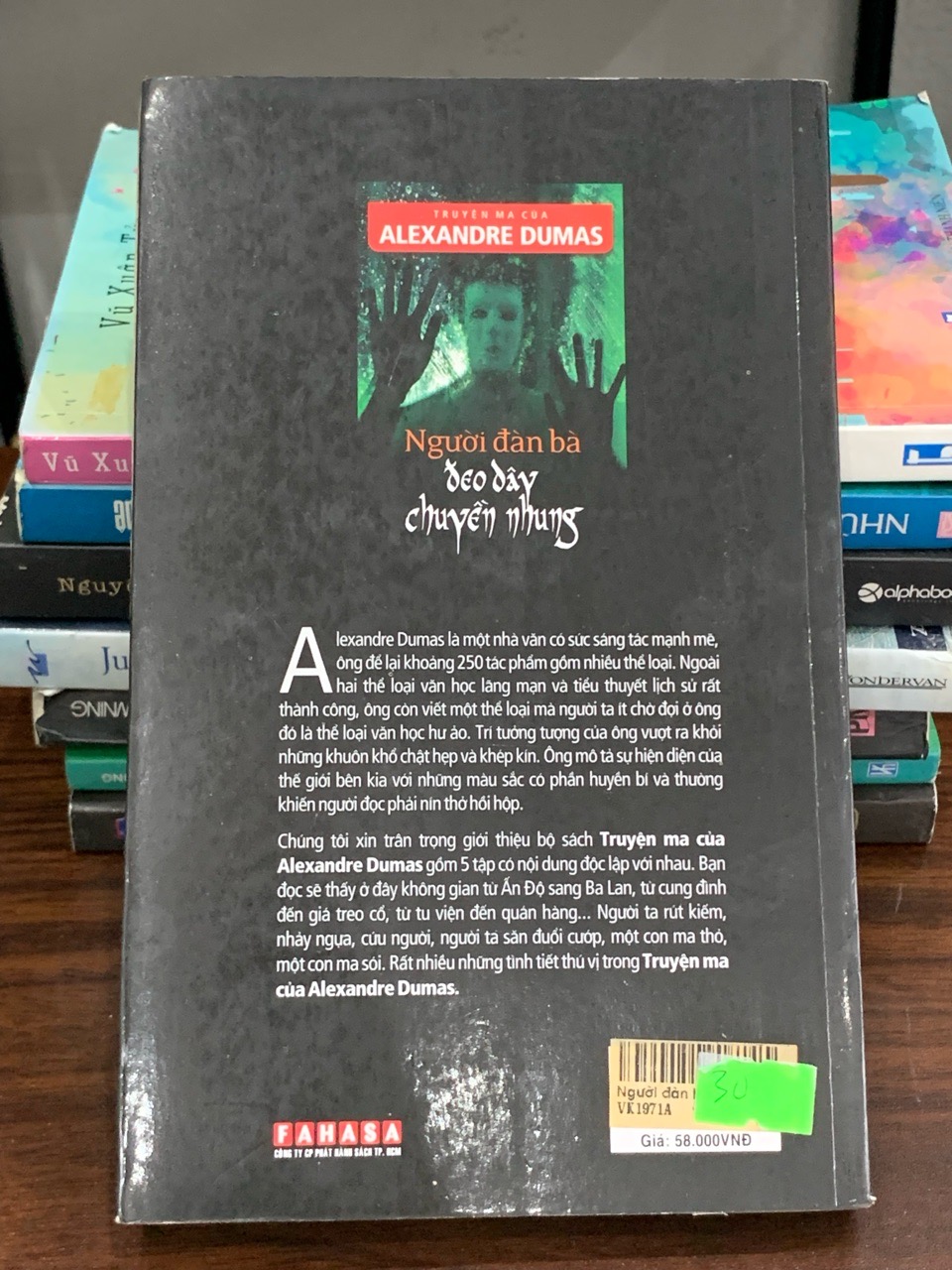Người đàn bà đeo dây chuyền nhung-Alexandre Dumas