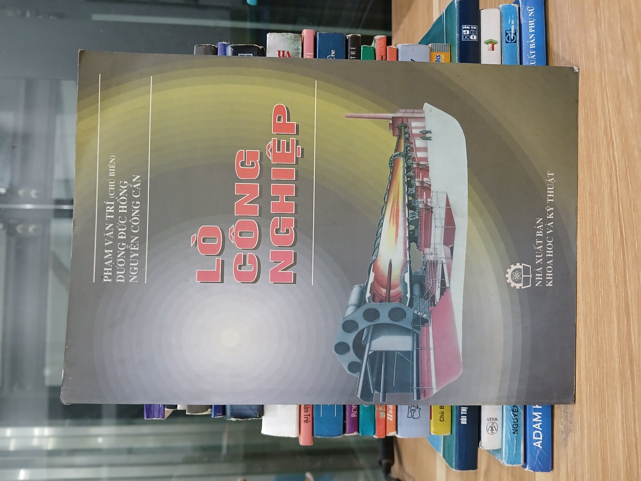 Lò công nghiệp – Phan Văn Trí (chủ biên), Dương Đức Hồng, Nguyễn Công Cẩn