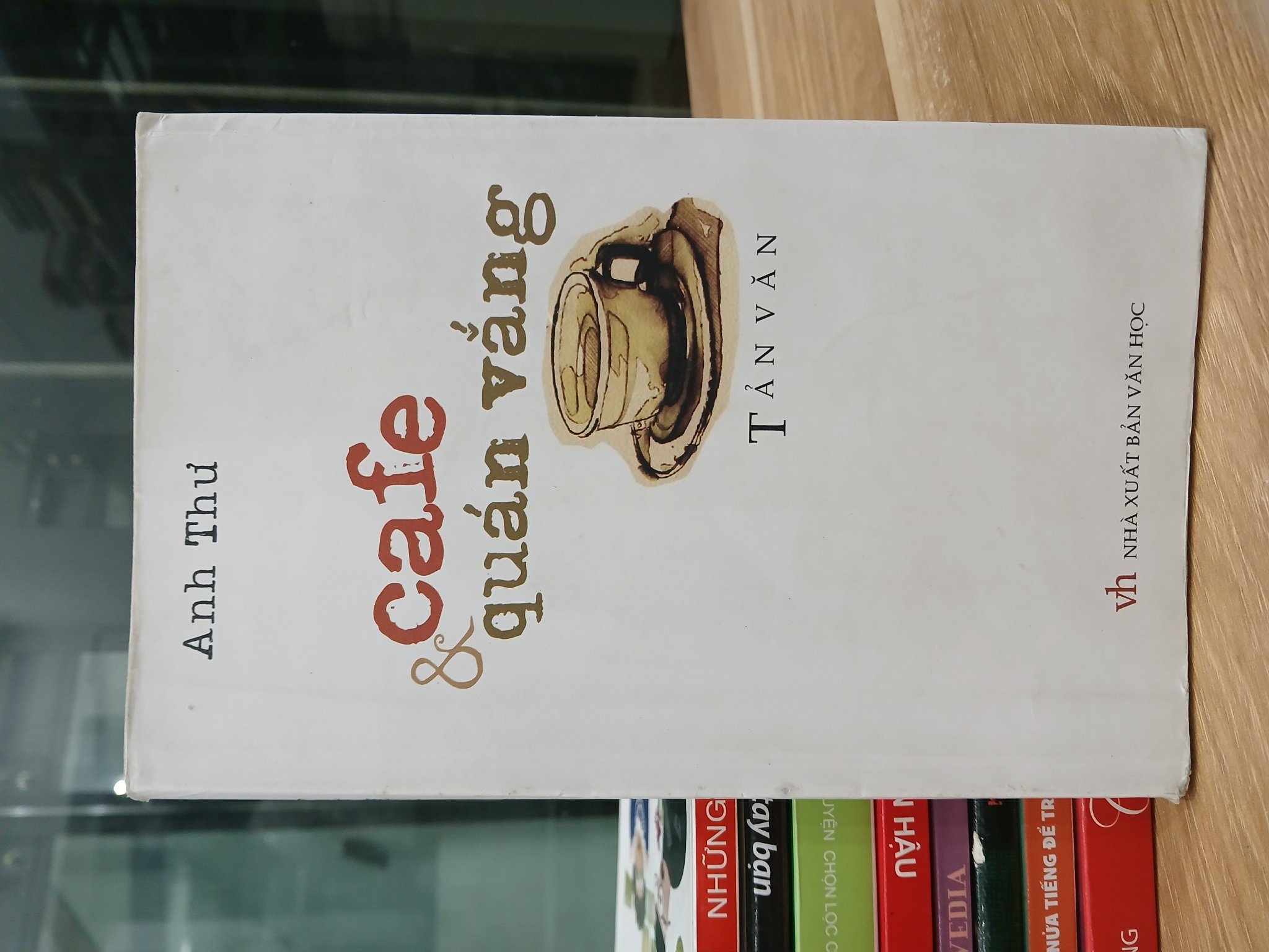 Cafe & quán vàng — Anh Thư
