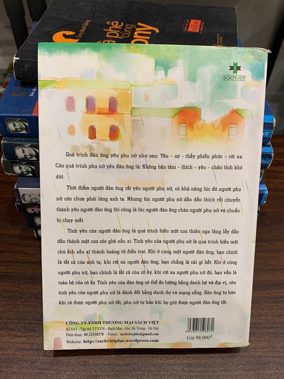 Chi tiết gáy và trang ruột sách Bị độc thân- Triệu Cách Vũ trên Mecobooks