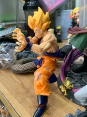 Mô hình Son Goku Super Saiyan tung chưởng Kamehameha trong Dragon Ball Z - ảnh 2