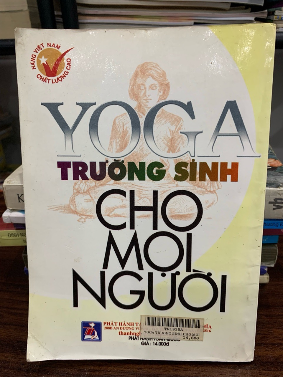 Chi tiết gáy và trang ruột sách Yoga Trường Sinh cho mọi người – Phạm Cao Hoàn trên Mecobooks
