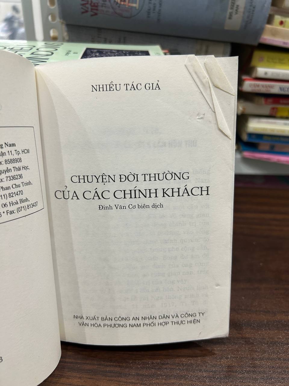 Chuyện Đời Thường Của Các Chính Khách - Nhiều tác giả