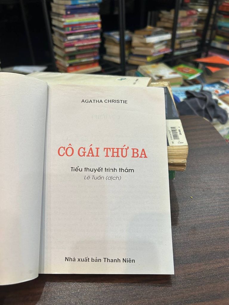 Cô Gái Thứ Ba - Agatha Christie - Ảnh thực tế 4