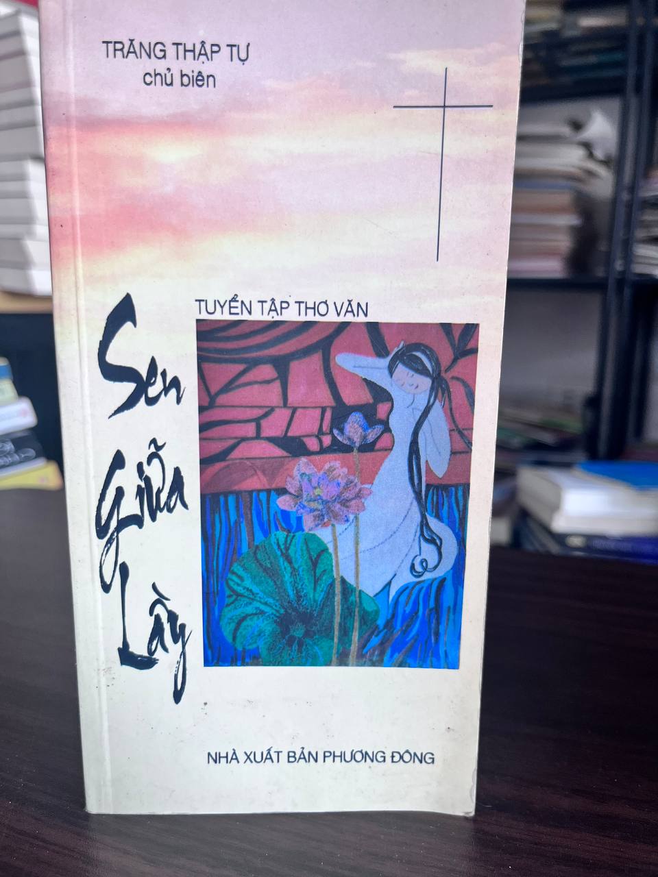 Sen Giữa Đời - Trang Thập Tự (chủ biên)