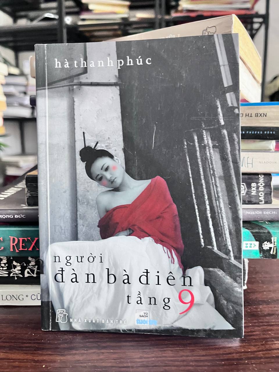 Người Đàn Bà Điên Tầng 9 - Hà Thanh Phức