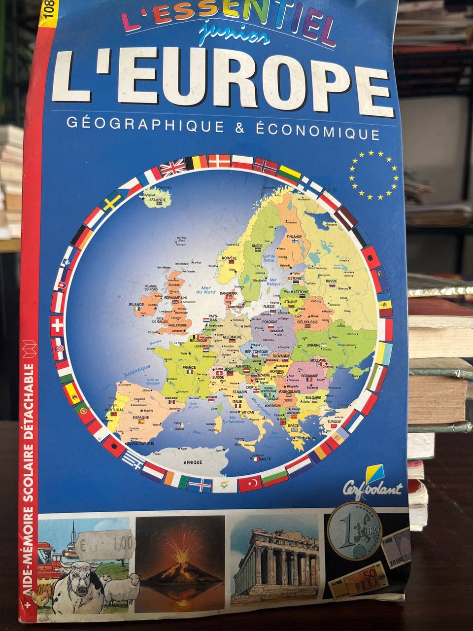 L'ESSENTIEL JUNIORS L'EUROPE GÉOGRAPHIQUE & ÉCONOMIQUE - None