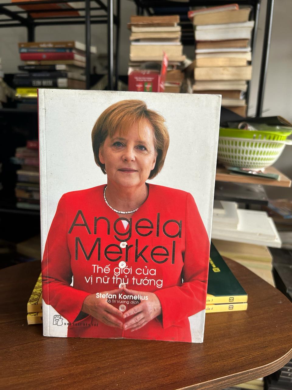 Angela Merkel: Thế giới của vị nữ thủ tướng - Stefan Kornelius, Đỗ Trí Vương dịch