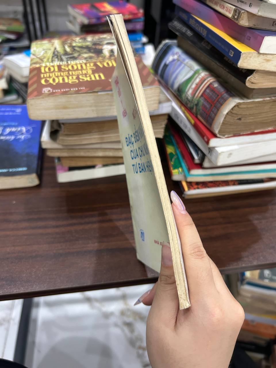 Tôi Sống Với Cộng Sản - Không rõ